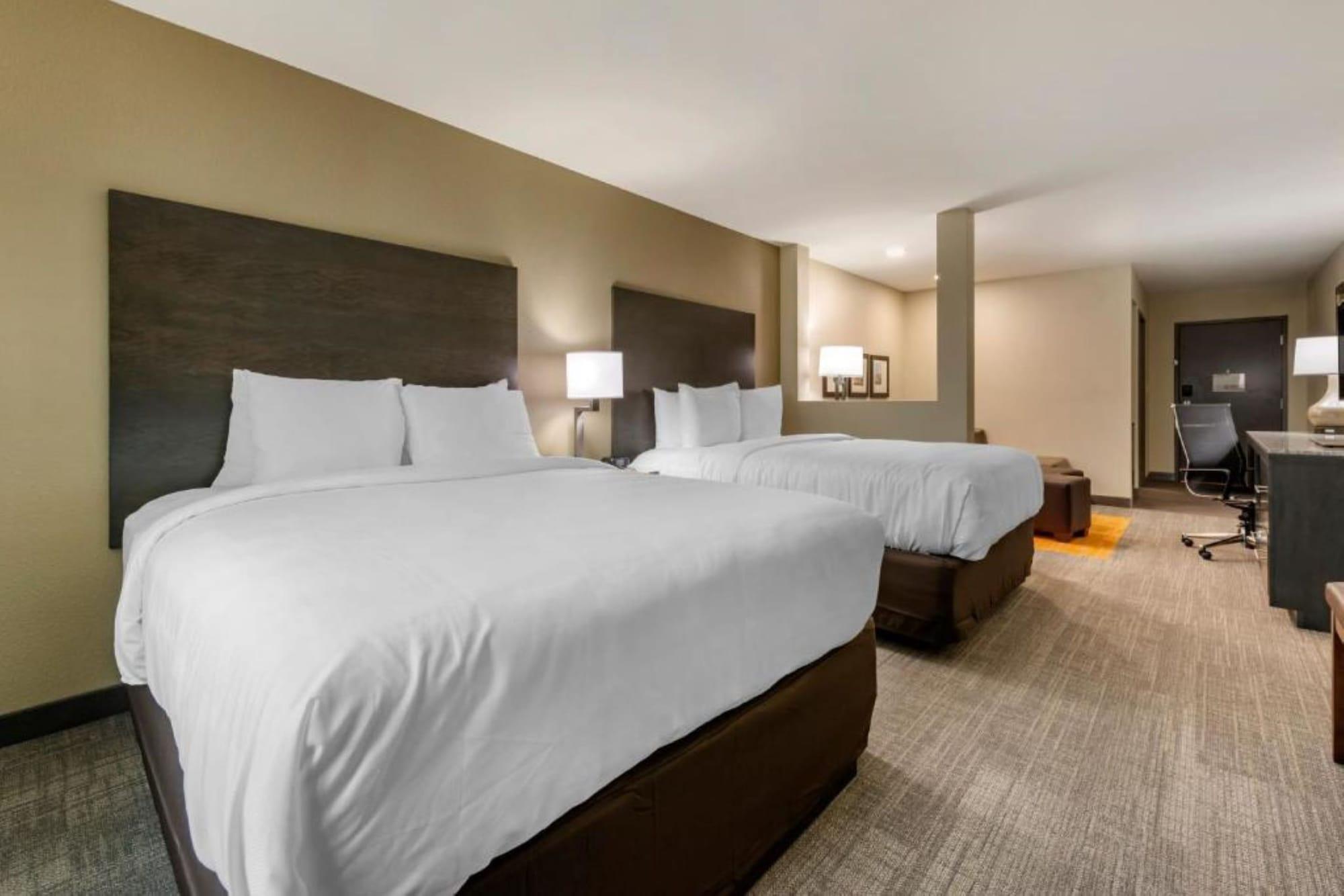 Ameniti Bay - Best Western Signature Collection Fruitville Екстериор снимка
