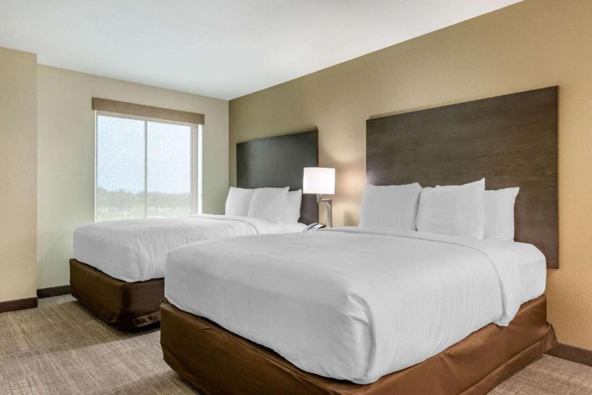 Ameniti Bay - Best Western Signature Collection Fruitville Екстериор снимка