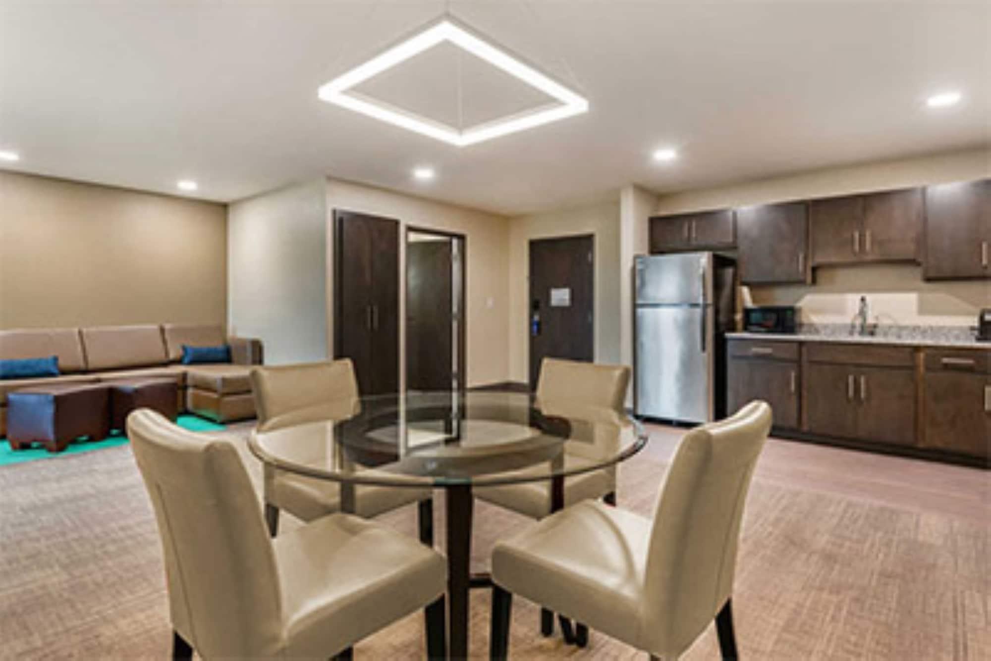 Ameniti Bay - Best Western Signature Collection Fruitville Екстериор снимка