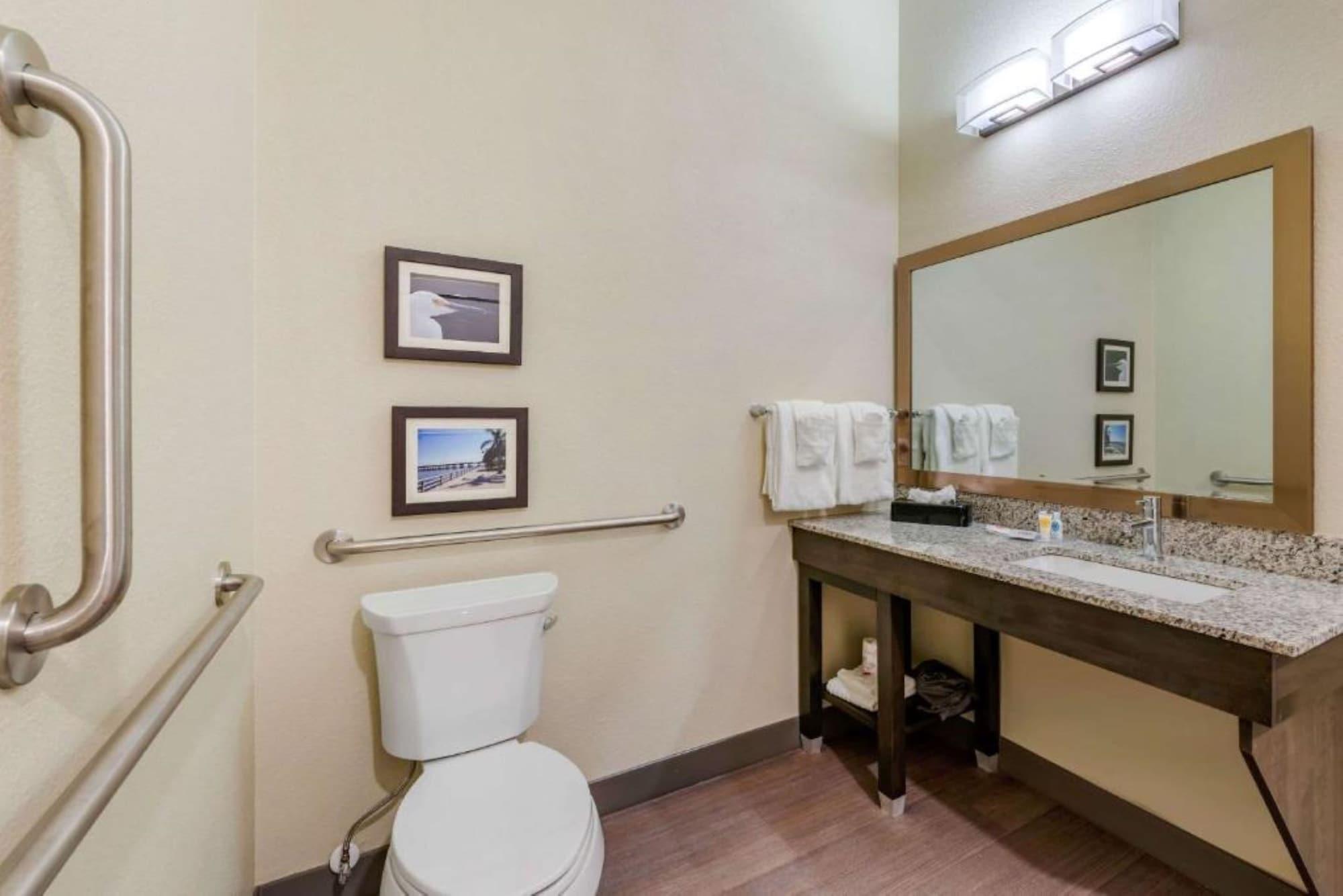 Ameniti Bay - Best Western Signature Collection Fruitville Екстериор снимка
