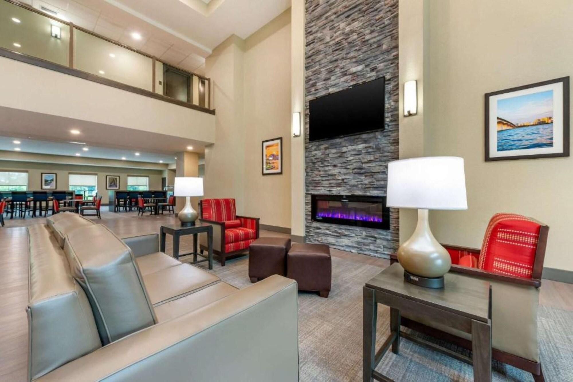 Ameniti Bay - Best Western Signature Collection Fruitville Екстериор снимка