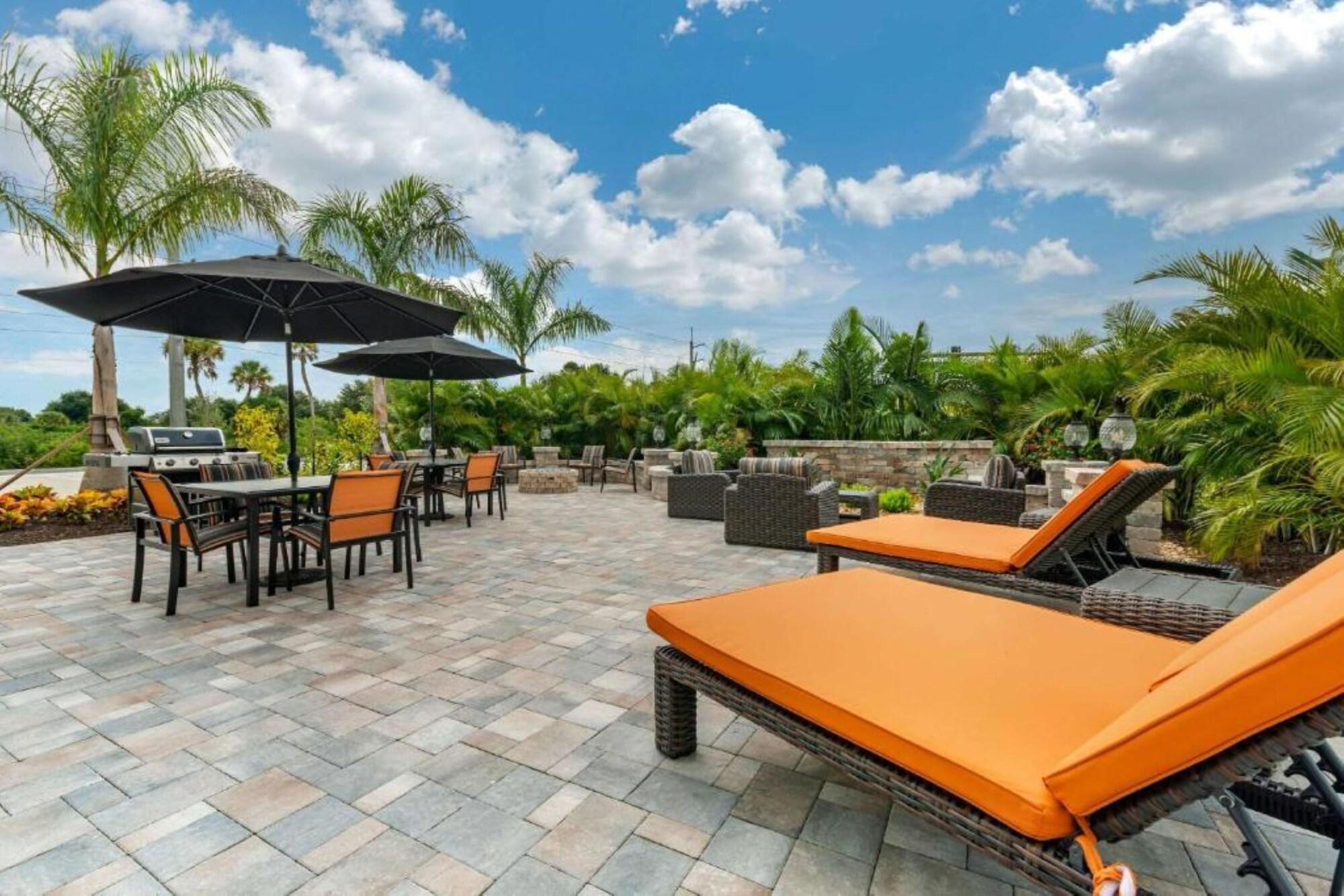 Ameniti Bay - Best Western Signature Collection Fruitville Екстериор снимка
