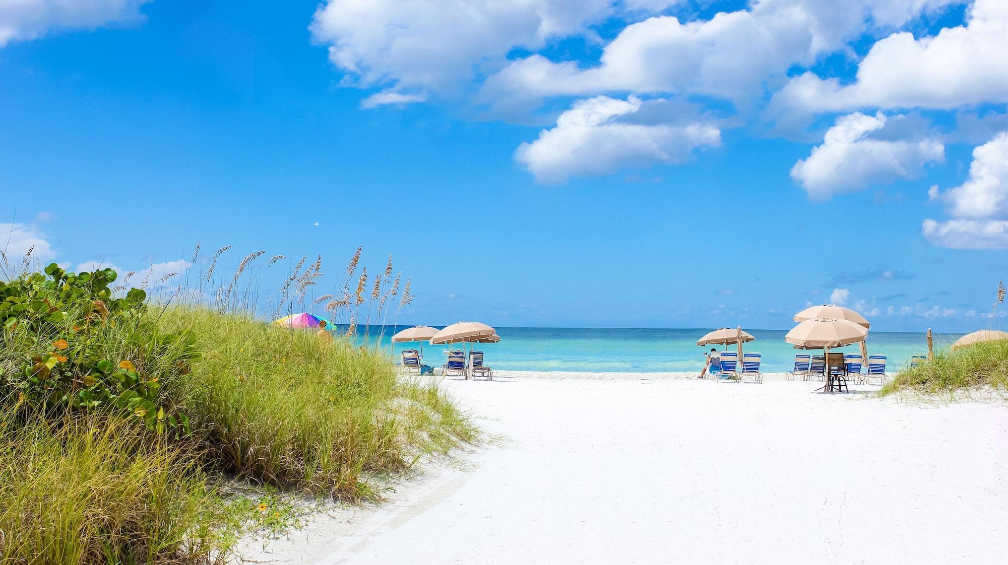 Ameniti Bay - Best Western Signature Collection Fruitville Екстериор снимка