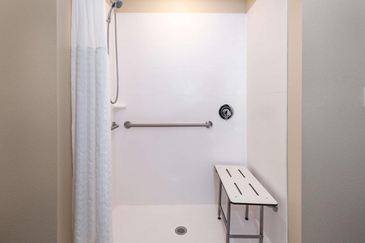 Ameniti Bay - Best Western Signature Collection Fruitville Екстериор снимка