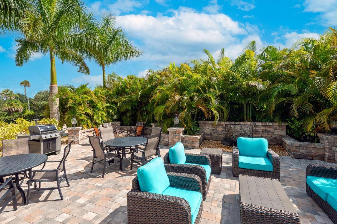 Ameniti Bay - Best Western Signature Collection Fruitville Екстериор снимка