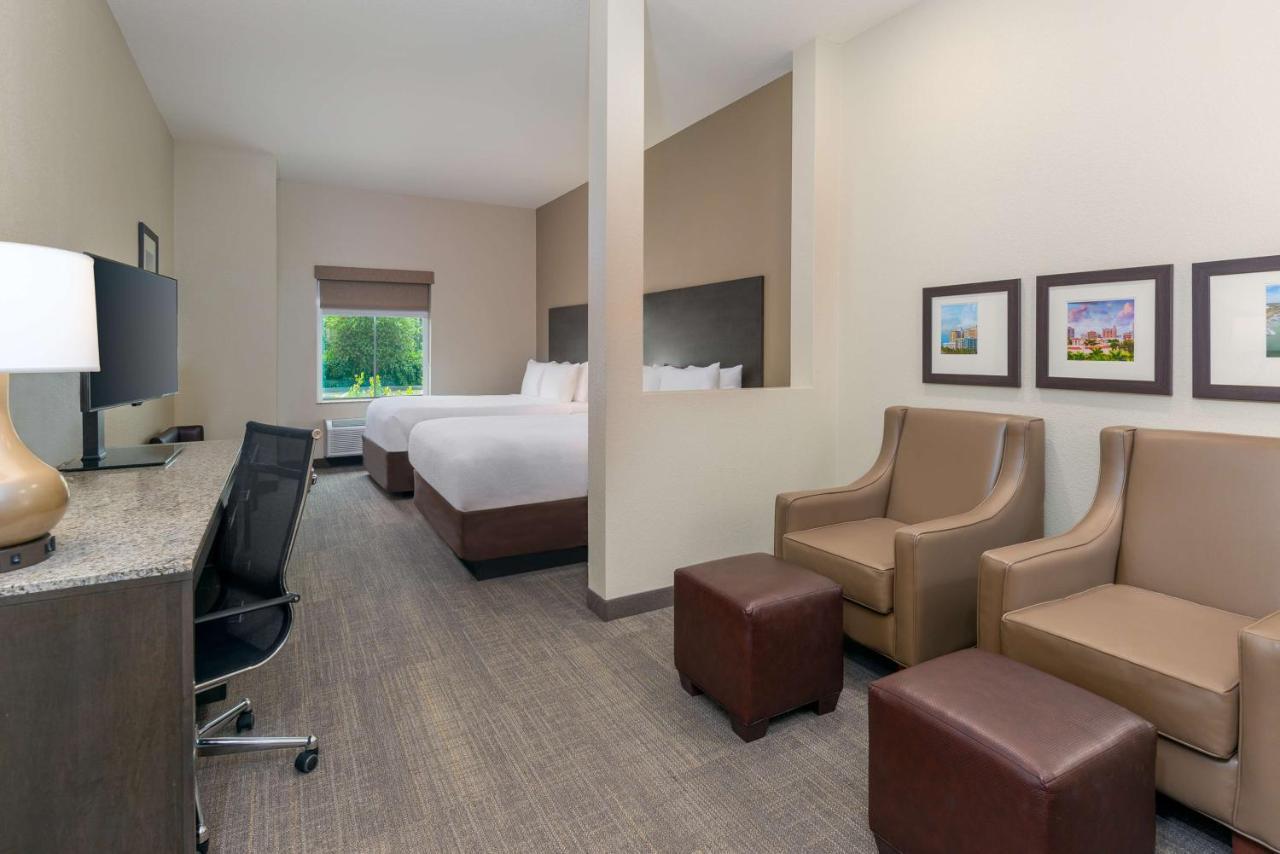 Ameniti Bay - Best Western Signature Collection Fruitville Екстериор снимка